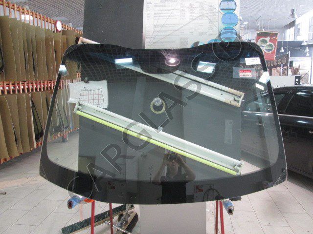 Фото Лобовое стекло на кия карнивал, kia carnival в наличии на нашем складе